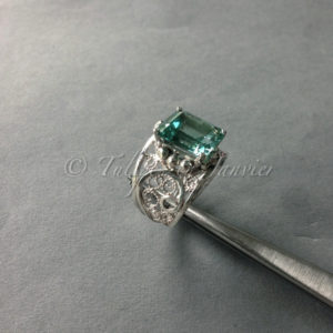 Magnifique zircon aigue-marine sur une bague en filigrane d’argent