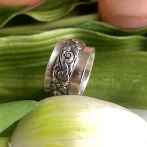 Bague qui tourne avec un anneau large art nouveau